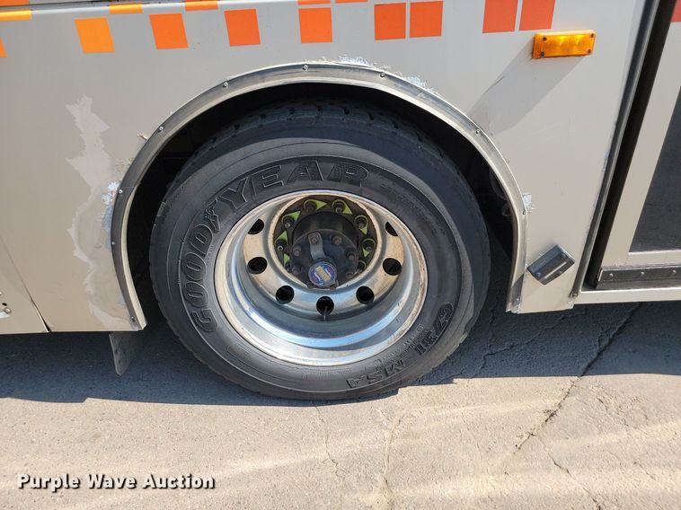 image for item LQ9133 2009 Gillig  shuttle bus