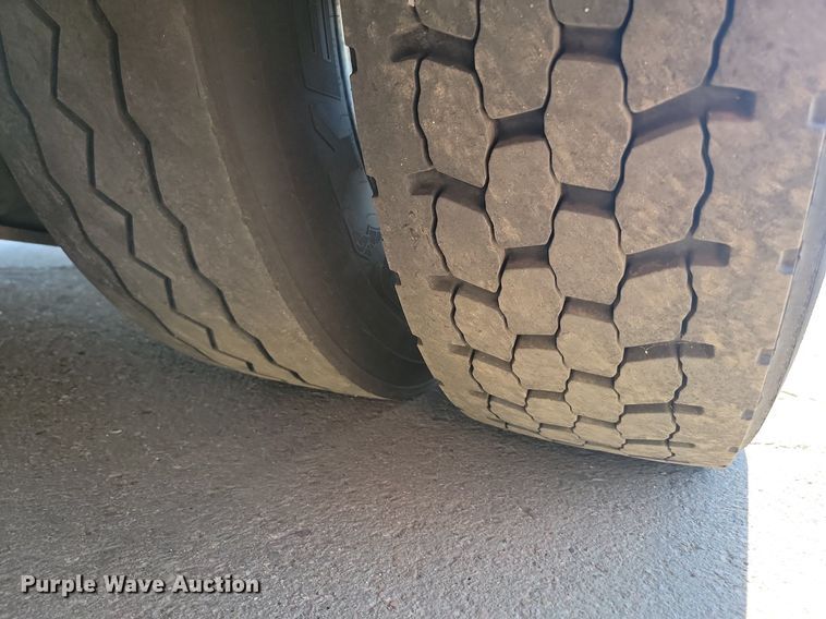 image for item LQ9133 2009 Gillig  shuttle bus