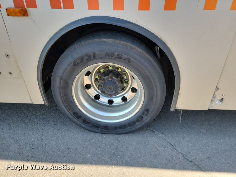 image for item LQ9133 2009 Gillig  shuttle bus