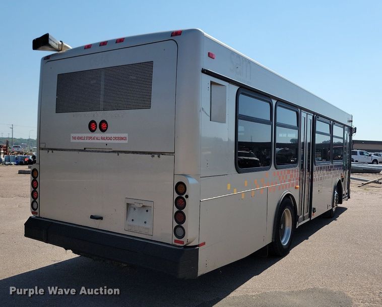 image for item LQ9134 2009 Gillig  shuttle bus