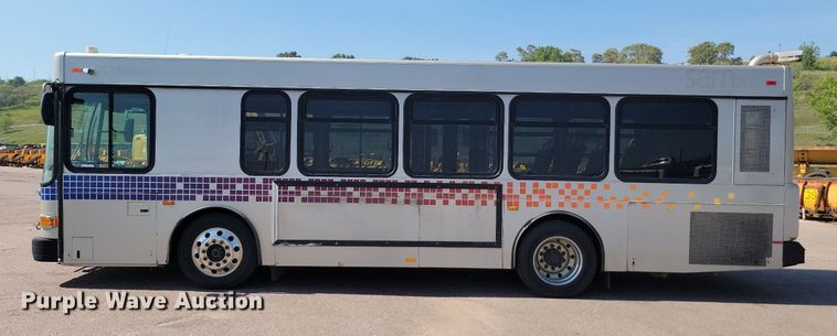 image for item LQ9134 2009 Gillig  shuttle bus