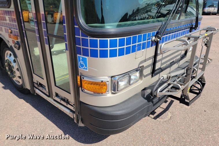 image for item LQ9134 2009 Gillig  shuttle bus