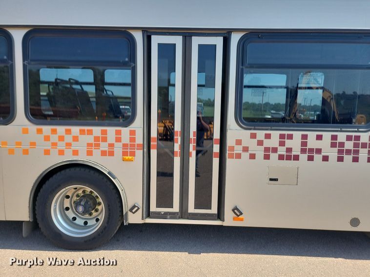 image for item LQ9134 2009 Gillig  shuttle bus