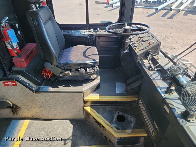 image for item LQ9134 2009 Gillig  shuttle bus