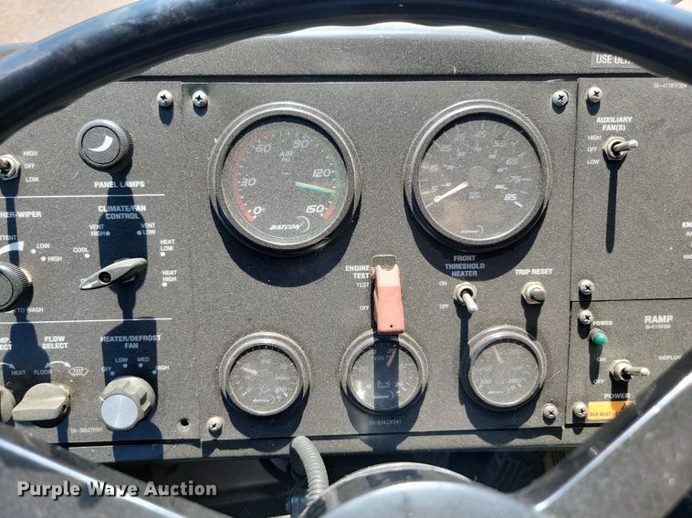 image for item LQ9134 2009 Gillig  shuttle bus