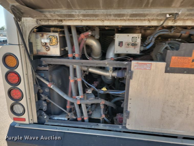 image for item LQ9134 2009 Gillig  shuttle bus