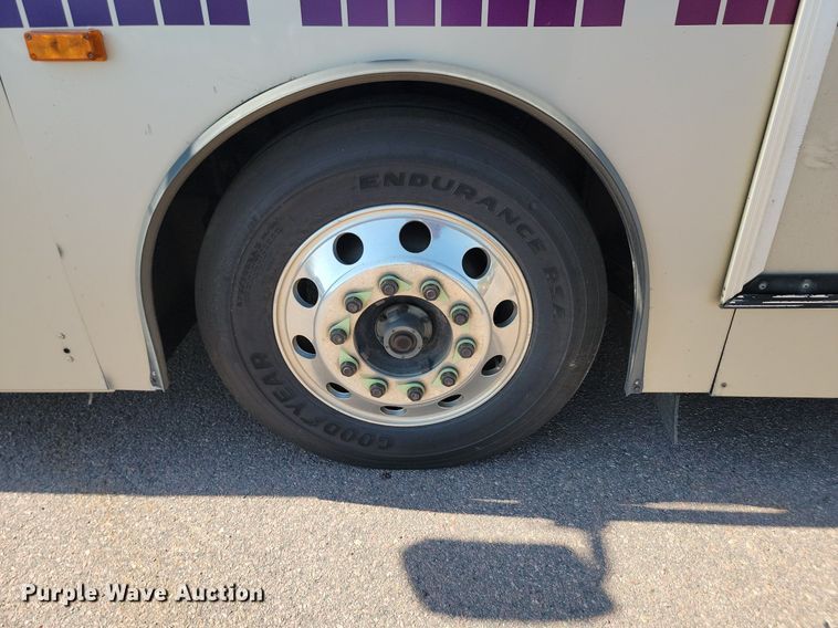 image for item LQ9134 2009 Gillig  shuttle bus