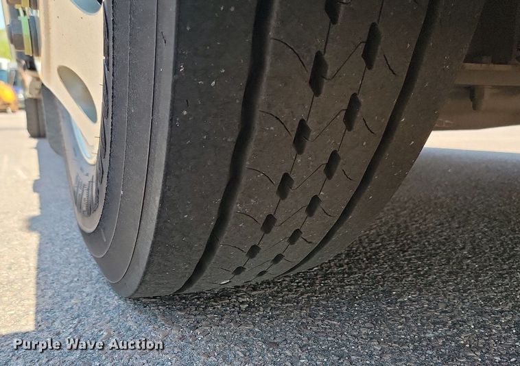 image for item LQ9134 2009 Gillig  shuttle bus