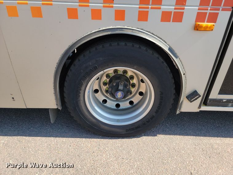 image for item LQ9134 2009 Gillig  shuttle bus