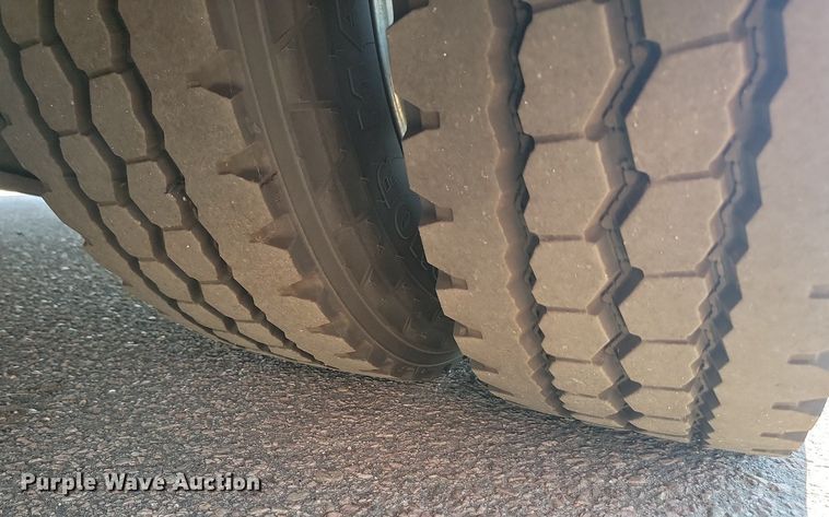 image for item LQ9134 2009 Gillig  shuttle bus