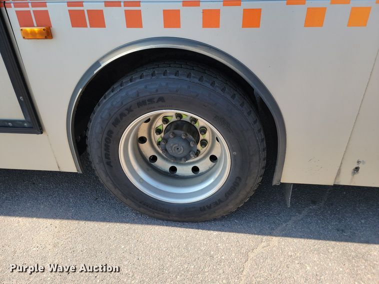 image for item LQ9134 2009 Gillig  shuttle bus