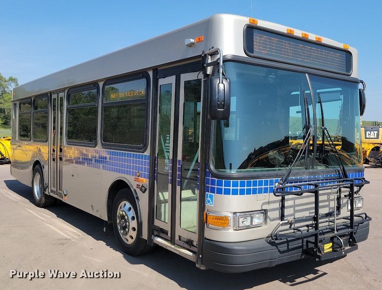 image for item LQ9135 2009 Gillig  shuttle bus