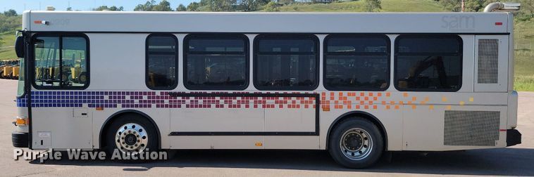 image for item LQ9135 2009 Gillig  shuttle bus