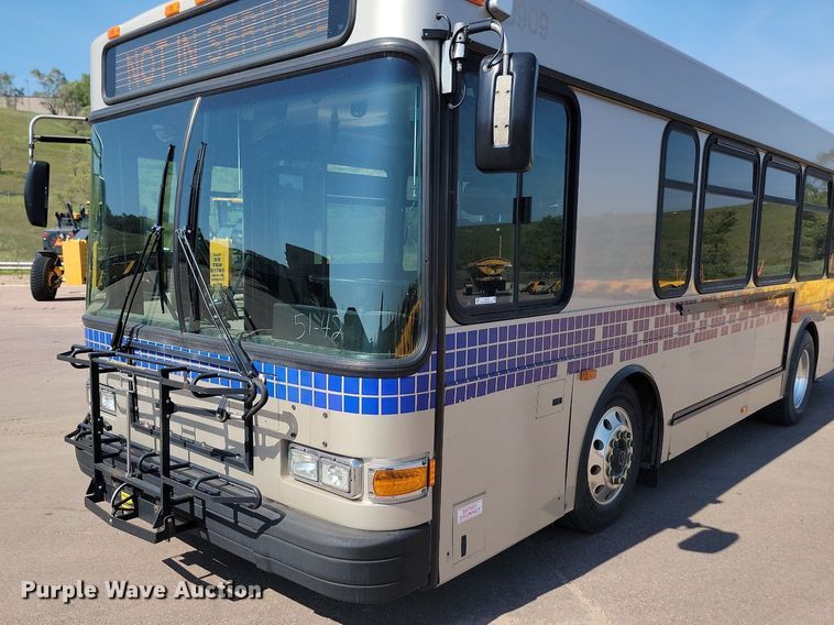 image for item LQ9135 2009 Gillig  shuttle bus