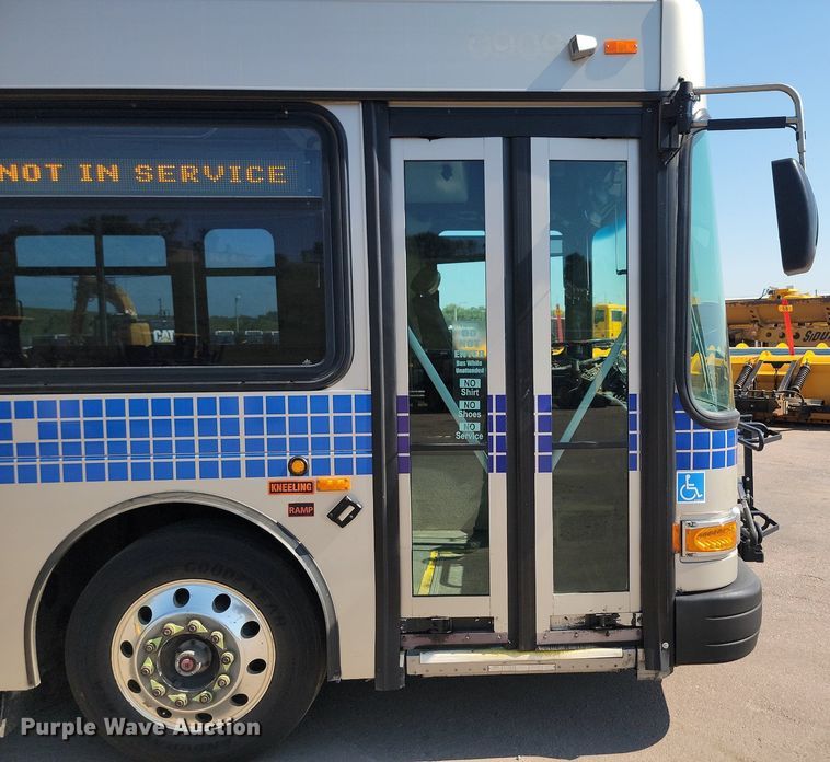 image for item LQ9135 2009 Gillig  shuttle bus