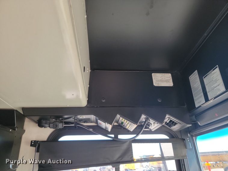 image for item LQ9135 2009 Gillig  shuttle bus