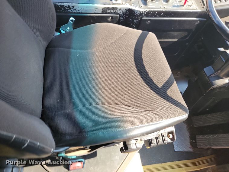 image for item LQ9135 2009 Gillig  shuttle bus