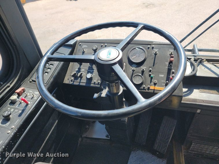 image for item LQ9135 2009 Gillig  shuttle bus