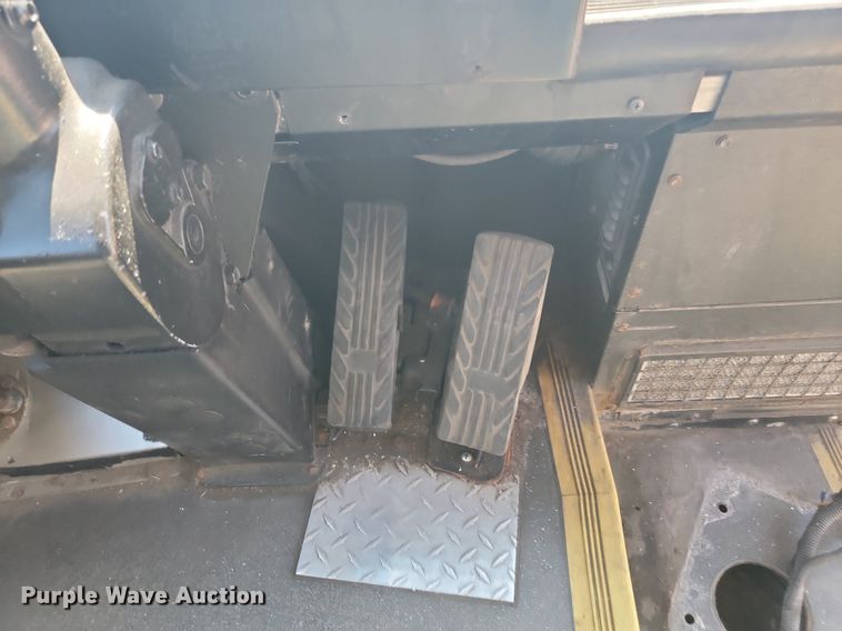 image for item LQ9135 2009 Gillig  shuttle bus