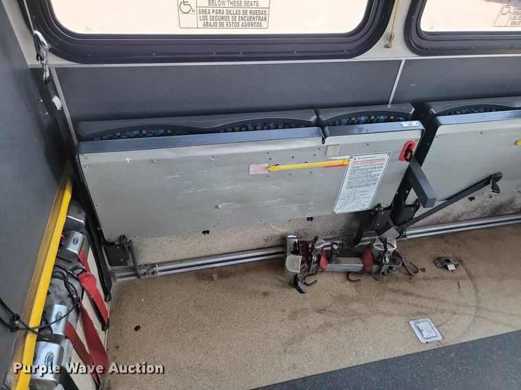 image for item LQ9135 2009 Gillig  shuttle bus