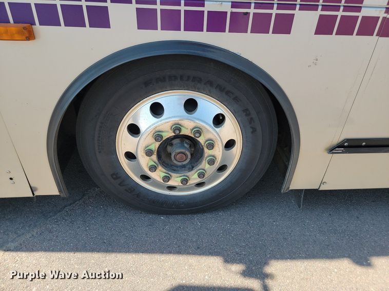 image for item LQ9135 2009 Gillig  shuttle bus