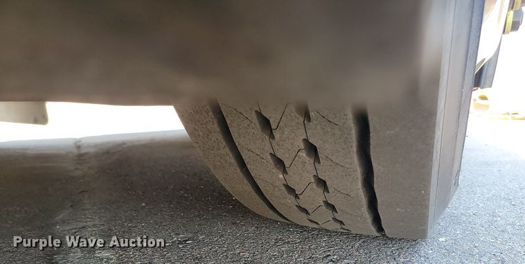 image for item LQ9135 2009 Gillig  shuttle bus