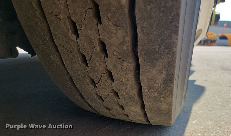 image for item LQ9135 2009 Gillig  shuttle bus