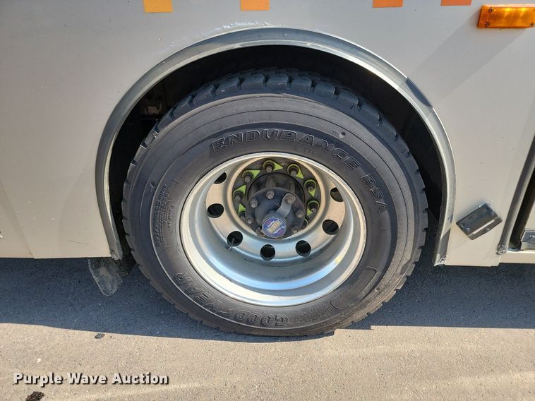 image for item LQ9135 2009 Gillig  shuttle bus