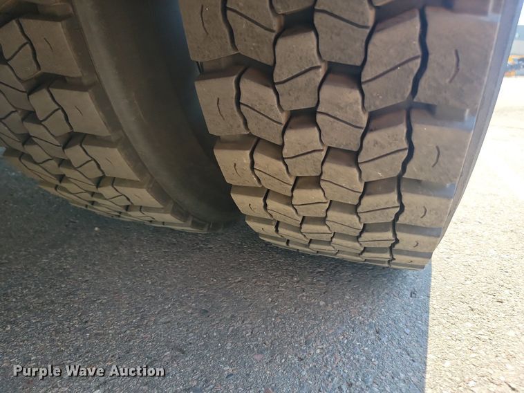 image for item LQ9135 2009 Gillig  shuttle bus