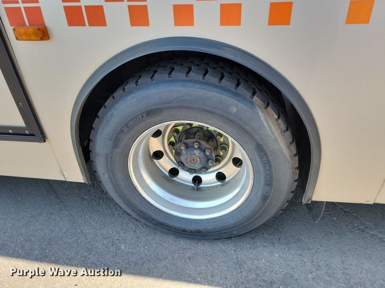 image for item LQ9135 2009 Gillig  shuttle bus