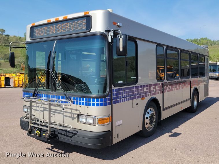 image for item LQ9136 2009 Gillig  shuttle bus