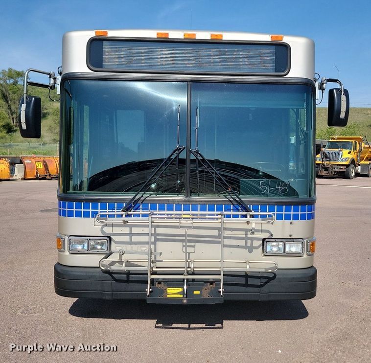 image for item LQ9136 2009 Gillig  shuttle bus