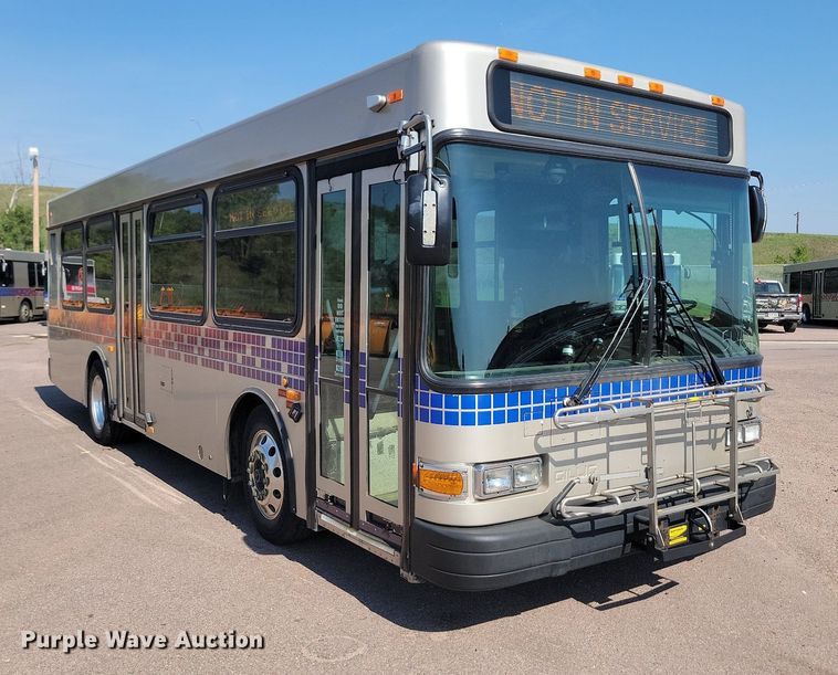 image for item LQ9136 2009 Gillig  shuttle bus