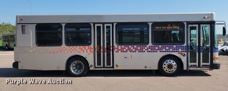 image for item LQ9136 2009 Gillig  shuttle bus