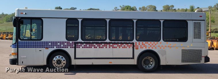 image for item LQ9136 2009 Gillig  shuttle bus