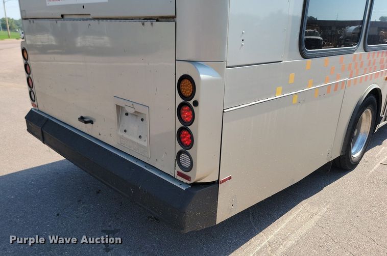 image for item LQ9136 2009 Gillig  shuttle bus