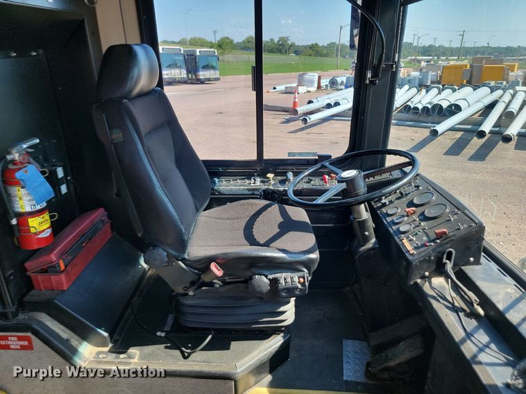 image for item LQ9136 2009 Gillig  shuttle bus