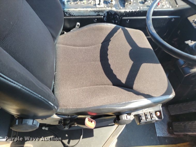 image for item LQ9136 2009 Gillig  shuttle bus