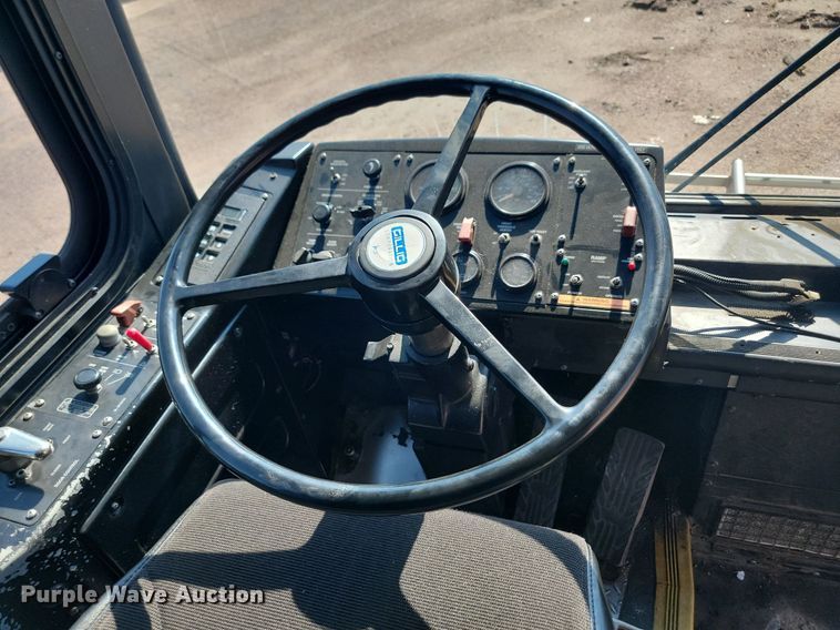 image for item LQ9136 2009 Gillig  shuttle bus