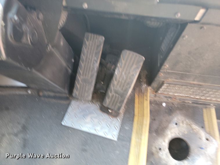 image for item LQ9136 2009 Gillig  shuttle bus