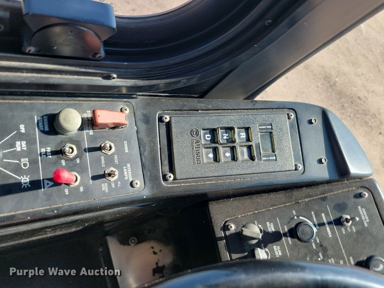 image for item LQ9136 2009 Gillig  shuttle bus