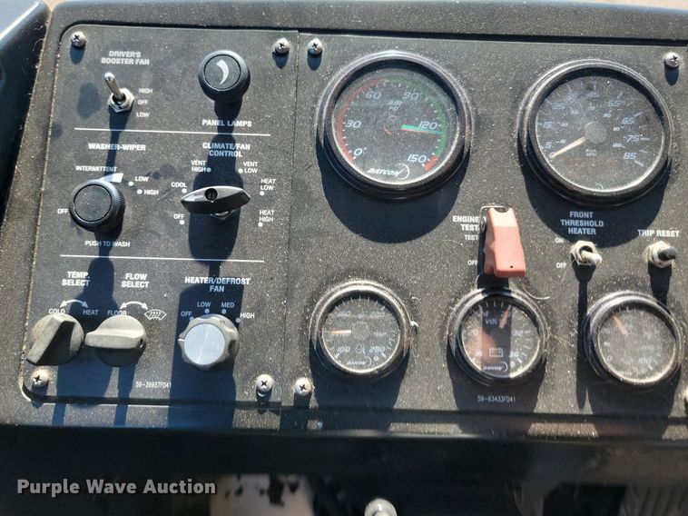 image for item LQ9136 2009 Gillig  shuttle bus