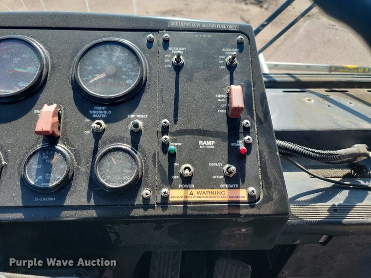 image for item LQ9136 2009 Gillig  shuttle bus