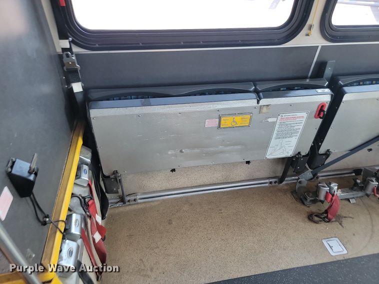 image for item LQ9136 2009 Gillig  shuttle bus