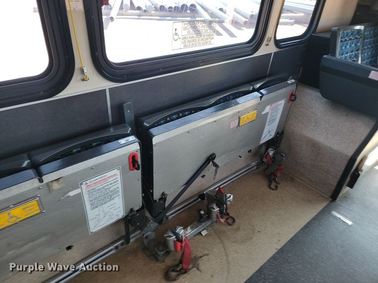 image for item LQ9136 2009 Gillig  shuttle bus