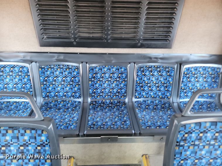 image for item LQ9136 2009 Gillig  shuttle bus