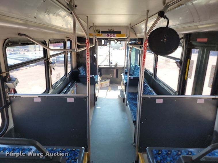 image for item LQ9136 2009 Gillig  shuttle bus