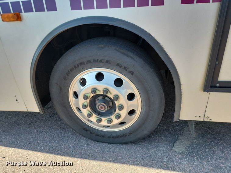 image for item LQ9136 2009 Gillig  shuttle bus