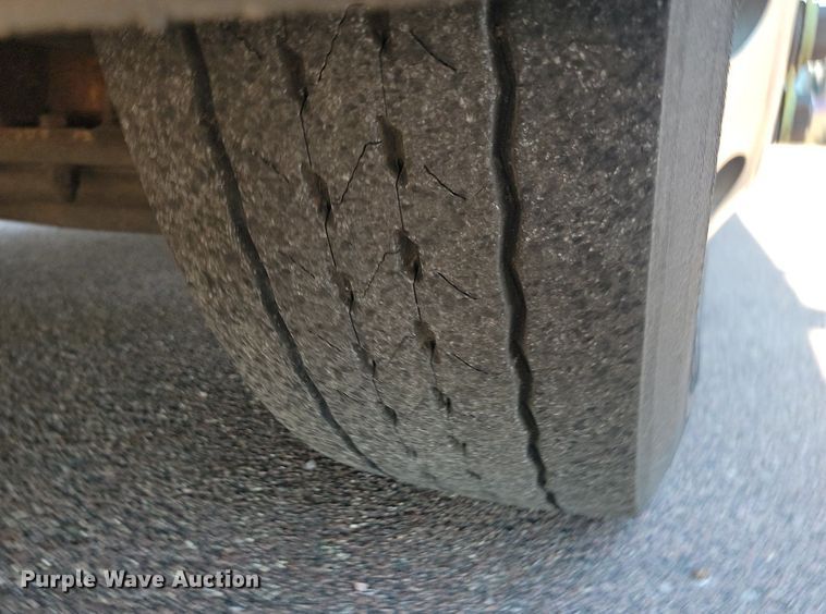 image for item LQ9136 2009 Gillig  shuttle bus