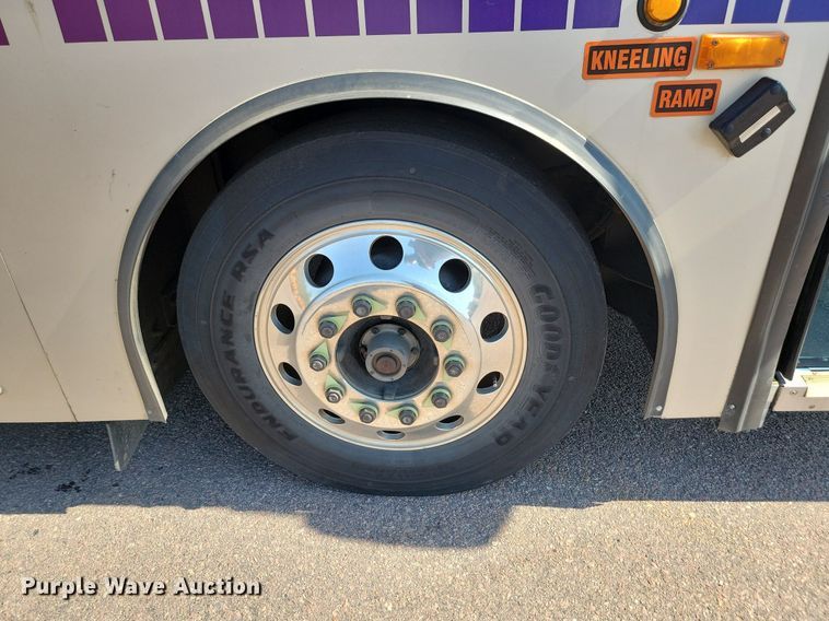 image for item LQ9136 2009 Gillig  shuttle bus